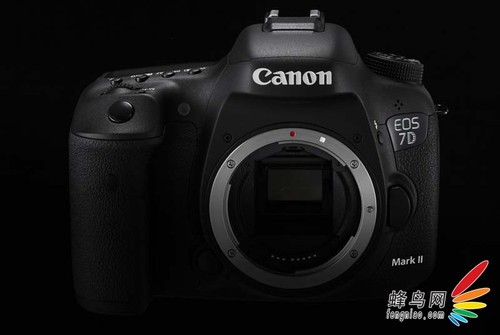 EOS 7D Mark II뵥